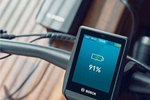 Charging the eBike battery with a Bosch eBike charger