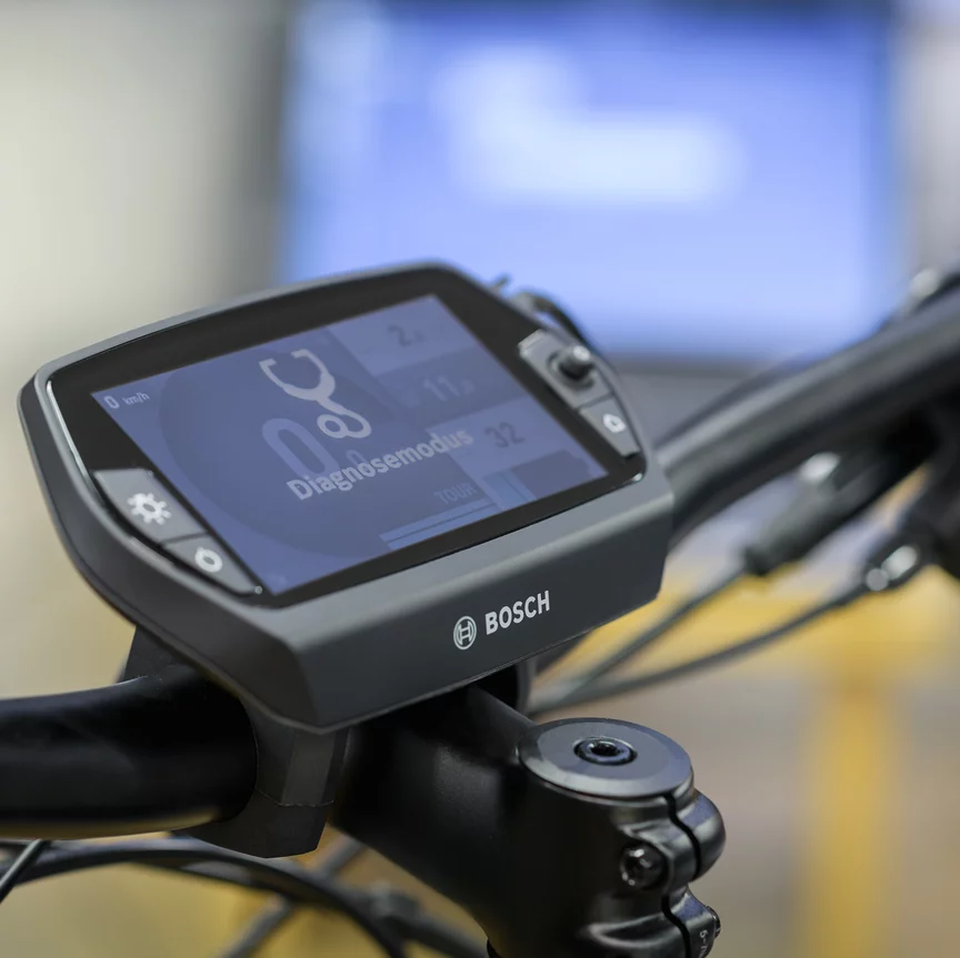 Närbild av en display på ett cykelstyre med texten "Diagnosläge".