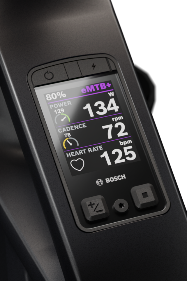 L'écran Kiox 400C, intégré dans le cadre noir d’un VAE, affiche la puissance en watts, la cadence de pédalage en tours par minute et la fréquence cardiaque en battements par minute.