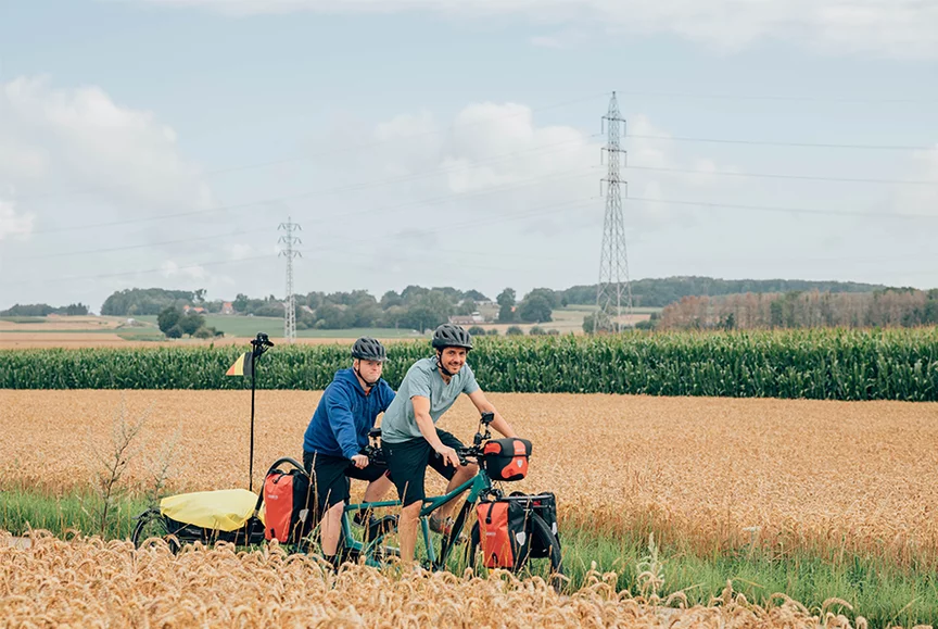 Dieter en Kevin op de tandem