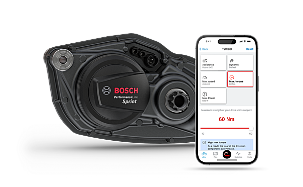 Performance Line Sprint shown as a crop. In addition, the eBike Flow app screen displays the adjustment of the performance values.