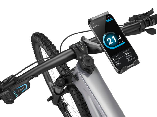 Szczegółowe ujęcie kierownicy eBike’a, na której po prawej stronie znajduje się SmartphoneGrip Vertical z włożonym smartfonem.