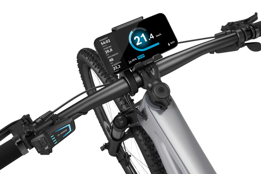 Zoom auf den Lenker eines freigeschnittenenes eBikes, an dem ein SmartphoneGrip mit eingesetztem Smartphone zu erkennen ist.