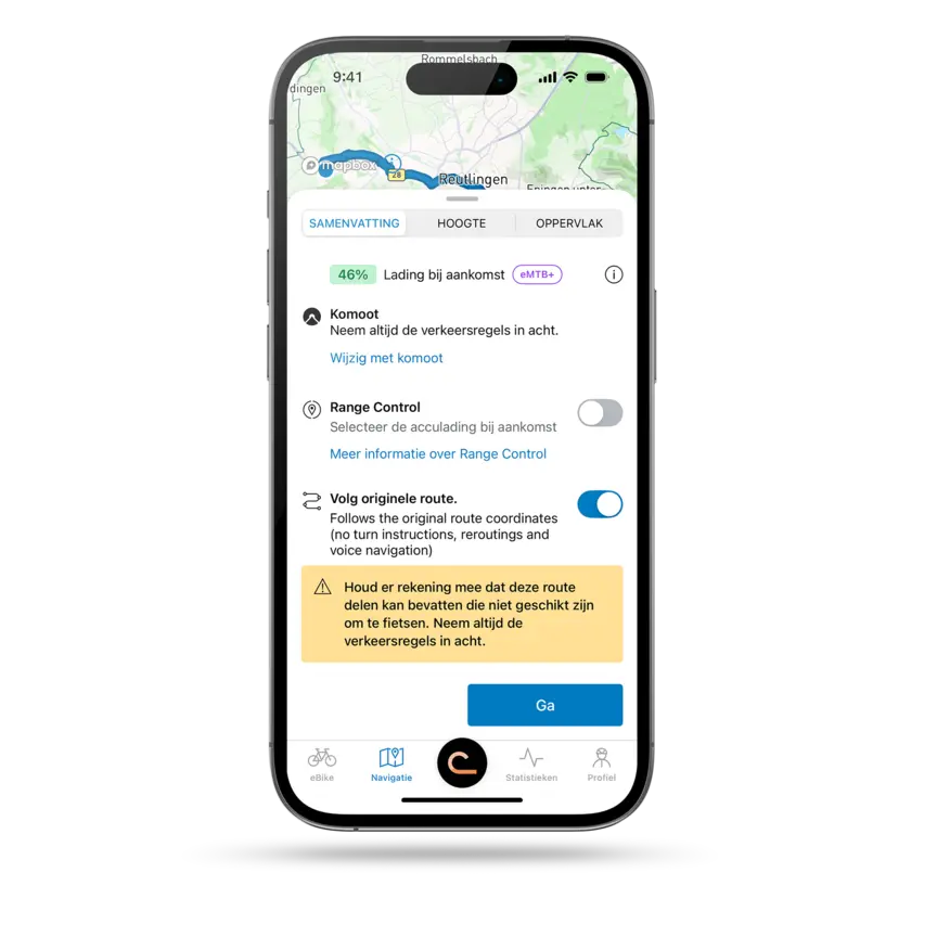 Screenshot van een smartphonedisplay met actieve routenavigatie in de eBike Flow-app, met kaart, aankomsttijd, resterende afstand, laadtoestand bij aankomst en actuele snelheid.
