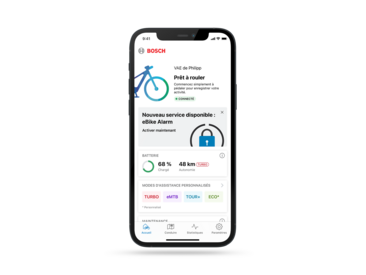 Capture d'écran de l'onglet Accueil de l'application eBike Flow montrant le nouveau service eBike Alarm, offrant une fonctionnalité supplémentaire pour les utilisateurs de VAE.