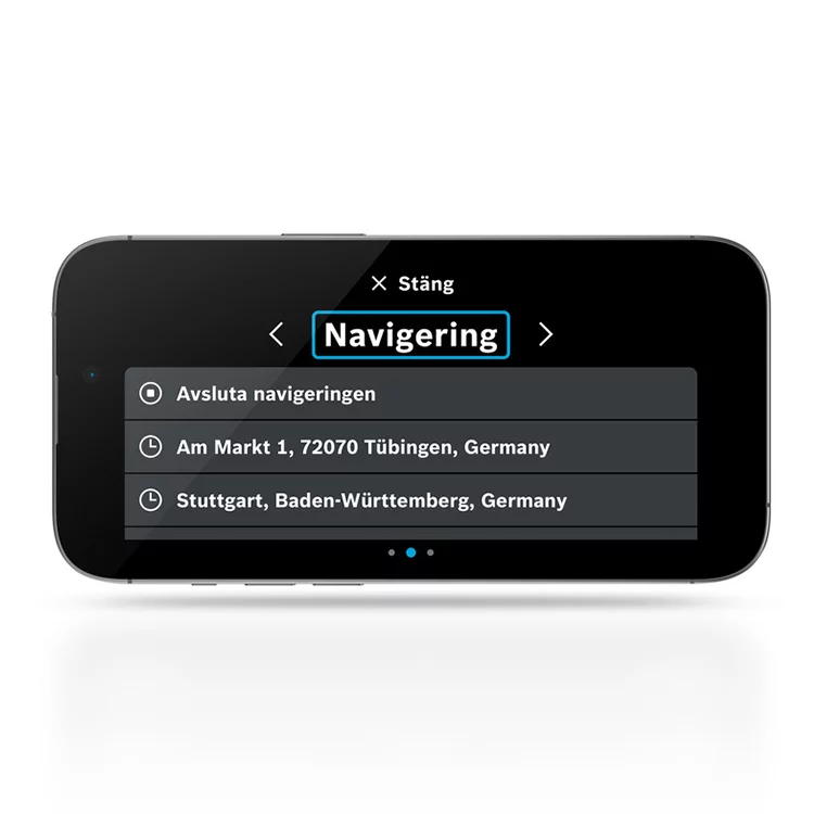 På en liggande, fristående smartphone syns en skärm som visar fältet "Navigation". Dessutom är alternativet "Avsluta navigering" och måladresserna synliga.
