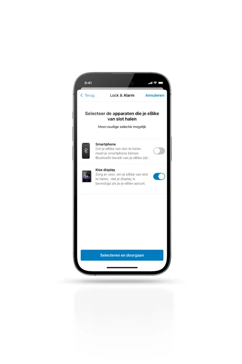 Een smartphone toont een bedieningspaneel met de functies "Lock & Alarm" van Bosch eBike. Hiermee kun je kiezen om de eBike te ontgrendelen met behulp van de smartphone en/of het Kiox-display.