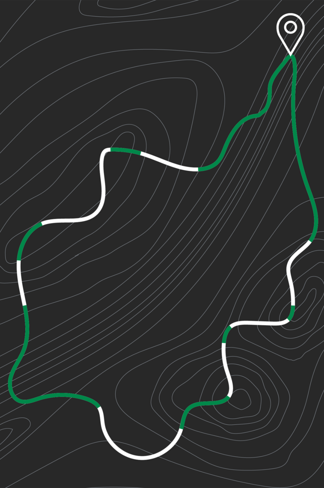 Une carte sombre avec des courbes de niveau, sur laquelle un parcours / tout-terrain / chemins est marqué en blanc et certains endroits émergent en vert supérieur sont.