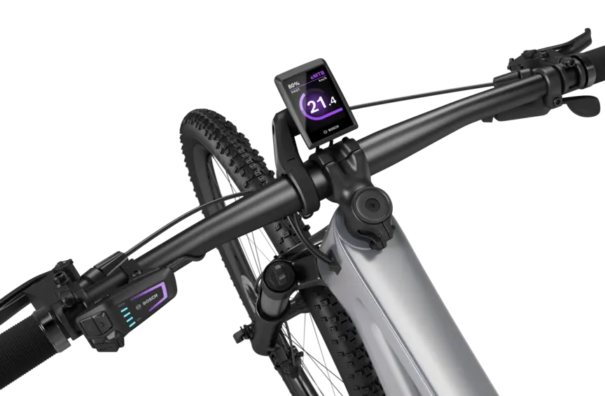 Zoom inn på styret på en frittkuttet eBike, hvor en Kiox 300 er synlig.