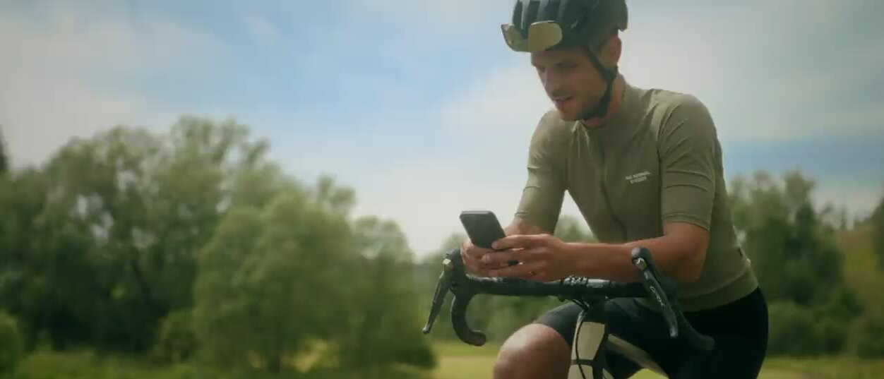 eBiker personalizes their Kiox 300 screens in the eBike Flow app.