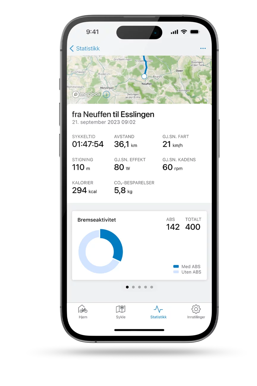 Frilagt smarttelefon med åpen eBike Flow-app som viser de nyeste statistikkene.