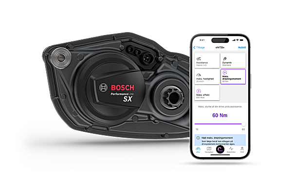 Performance Line SX vist som et fritlagt billede. Ved siden af ses eBike Flow-app skærm til justering af performance-værdier.