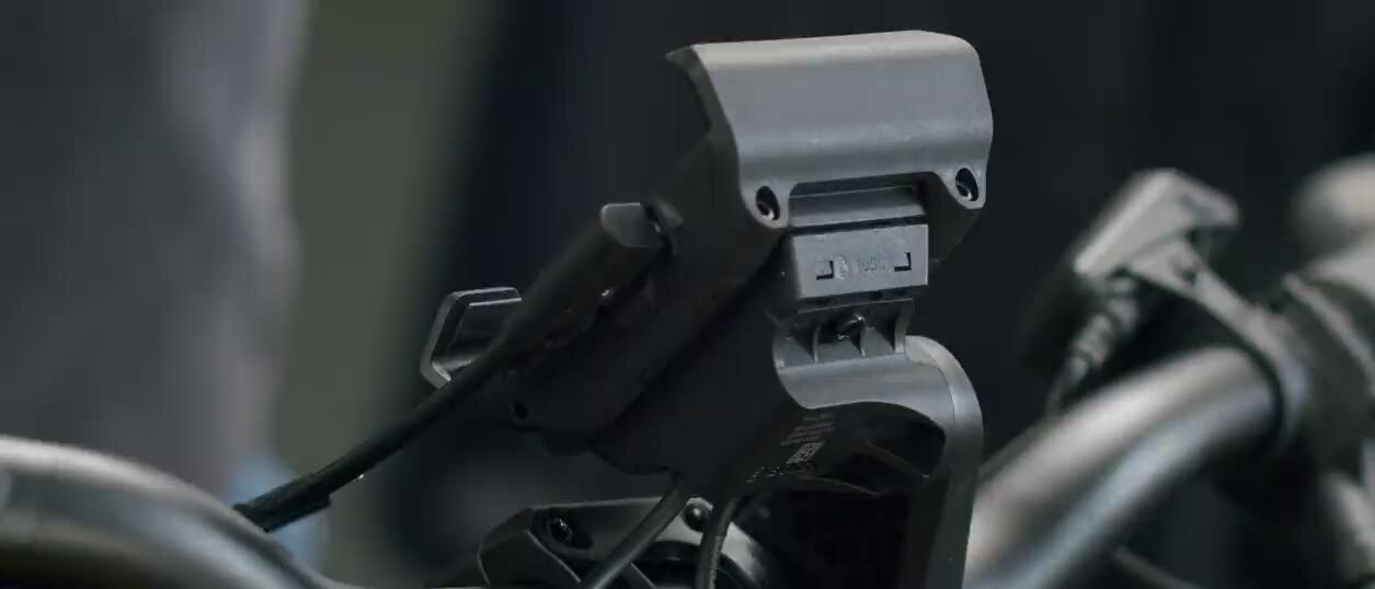 A compilation demonstrating how to start navigation using the eBike Flow app on your smartphone and then attach the device to the SmartphoneGrip. Next, you'll see a riding scene where the ride screen of the eBike Flow app is visible, and finally, the smartphone is removed from the mount.