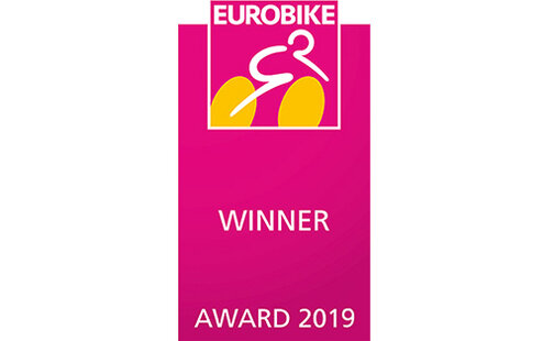 Icon mit dem Text "EUROBIKE" oben, "WINNER AWARD 2019" im Zentrum. Der Hintergrund ist Pink gehalten.