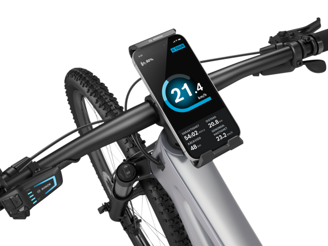 Detaljbild av styret på en elcykel, där en SmartphoneGrip Vertical med en insatt smartphone är placerad mitt på.