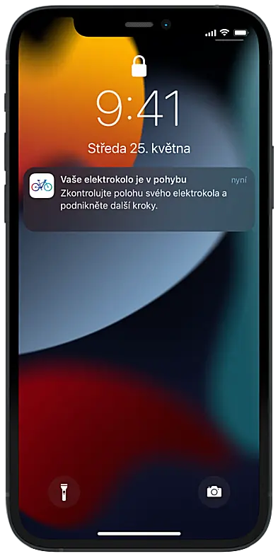 Screenshot smartphonu ukazuje zamykací obrazovku s aplikace eBike Flow oznámením, že eBike / elektrokolo byl přesunut.