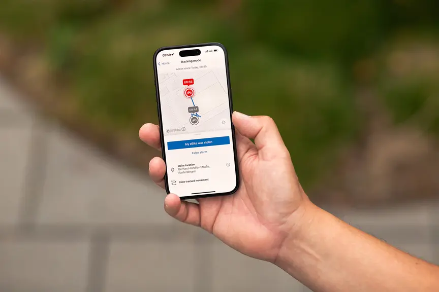 En un smartphone que tienes en la mano, puedes ver el eBike modo Tracking de la aplicación flow de Bosch eBike Systems.