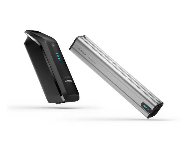 PowerPack 800 und PowerTube 800 werden freistehend abgebildet.