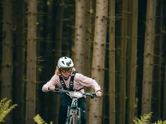 Les passionnés d’eBike maîtrisent les sentiers exigeants lors du eMTB Challenge à Willingen.
