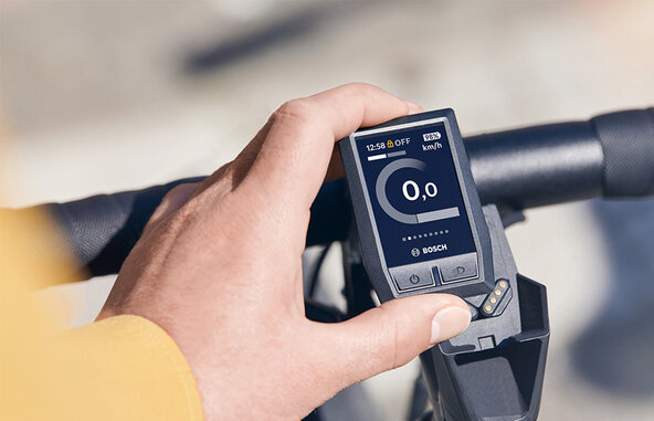 Fahrradlenker, an dem ein Kiox-Display montiert ist. Auf dem Display ist die Lock-Funktion von Bosch eBike zu erkennen.
