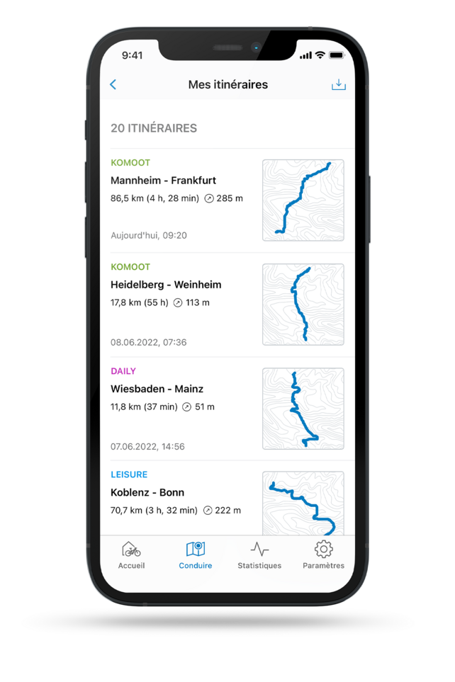 Capture d'écran d'un smartphone montre les itinéraires parcourus, enregistrés dans l'application eBike Flow, avec des détails sur la distance, l’heure et le mode (profil d'itinéraire).