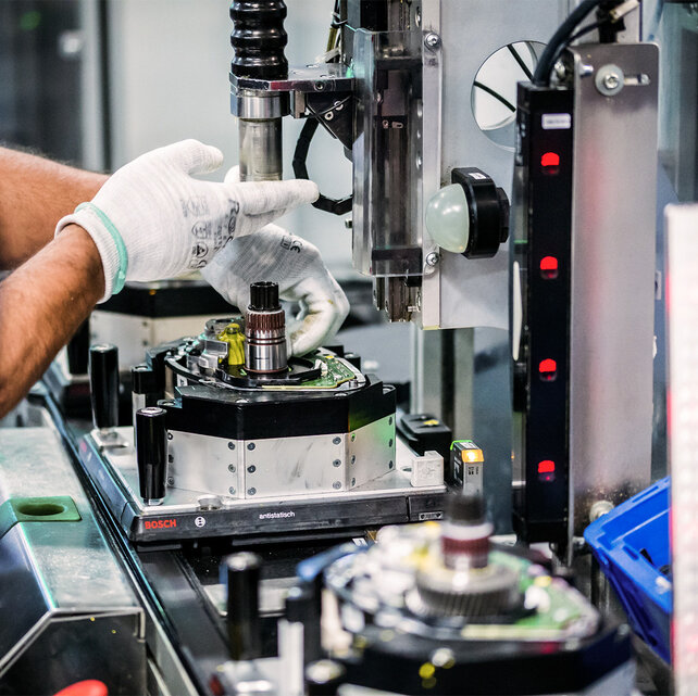 Gros plan d’une machine en production VAE.