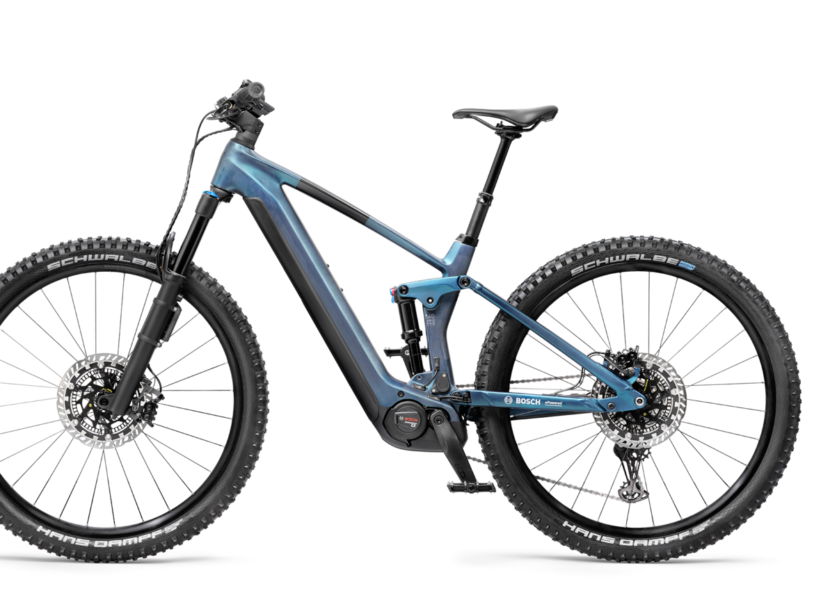 Freigestelltes blaues eBike.
