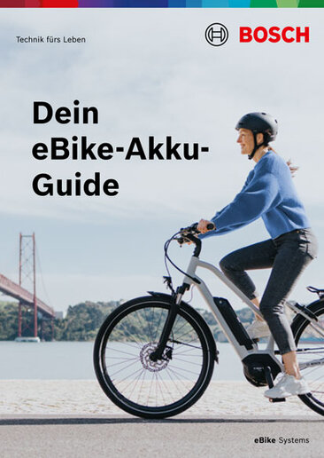 Cover einer Produktbroschüre mit dem Text "Dein eBike-Akku-Guide". Als Hintergrundbild ist eine eBike-Fahrerin zu sehen. Unten rechts steht "eBike Systems".