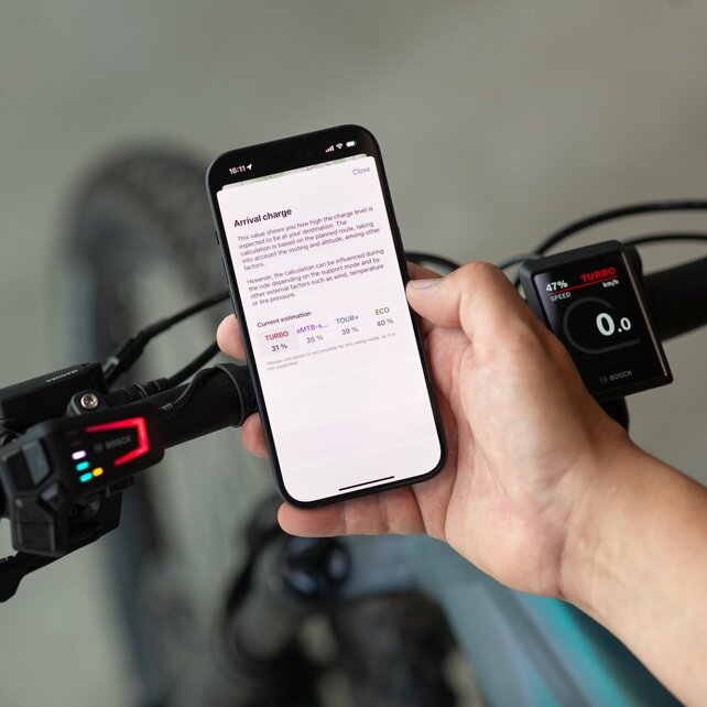 Smartphone displaying the remaining range in each riding mode.