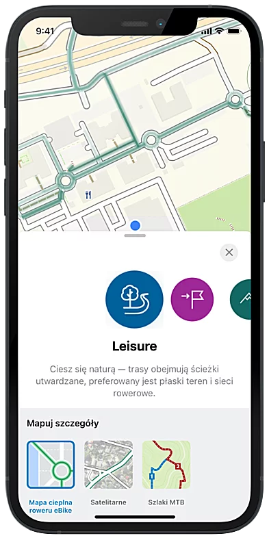 Zrzut ekranu z aplikacji eBike Flow przedstawiający różne układy map w aplikacji.
