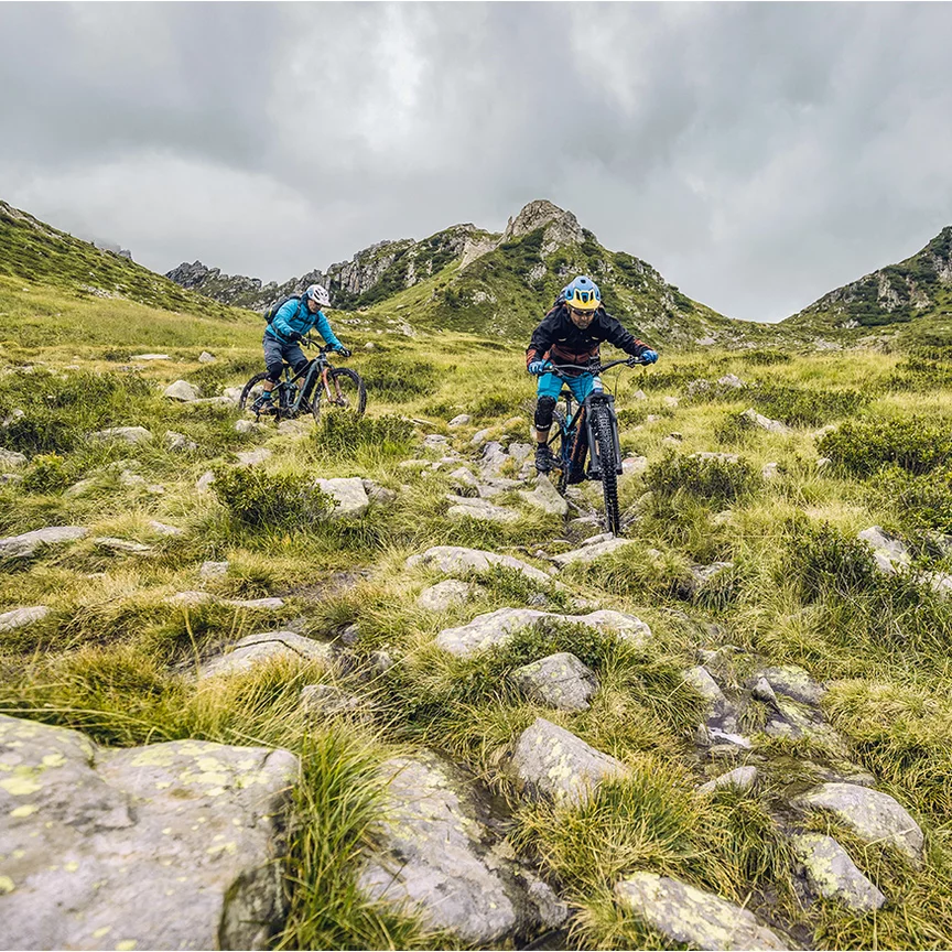 After enjoying the trail uphill, the steep descent to Lago di Campo awaits. Claus, Stefan, and their companion Markus arrive exhausted and happy at their destination, full of euphoria and gratitude.