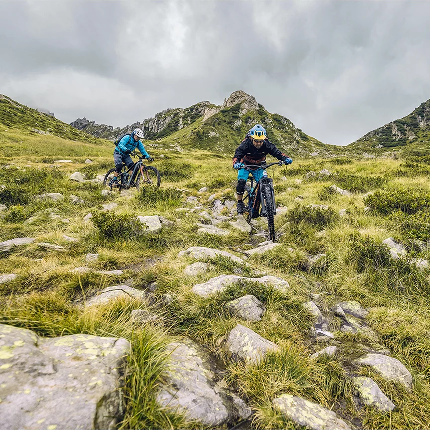After enjoying the trail uphill, the steep descent to Lago di Campo awaits. Claus, Stefan, and their companion Markus arrive exhausted and happy at their destination, full of euphoria and gratitude.