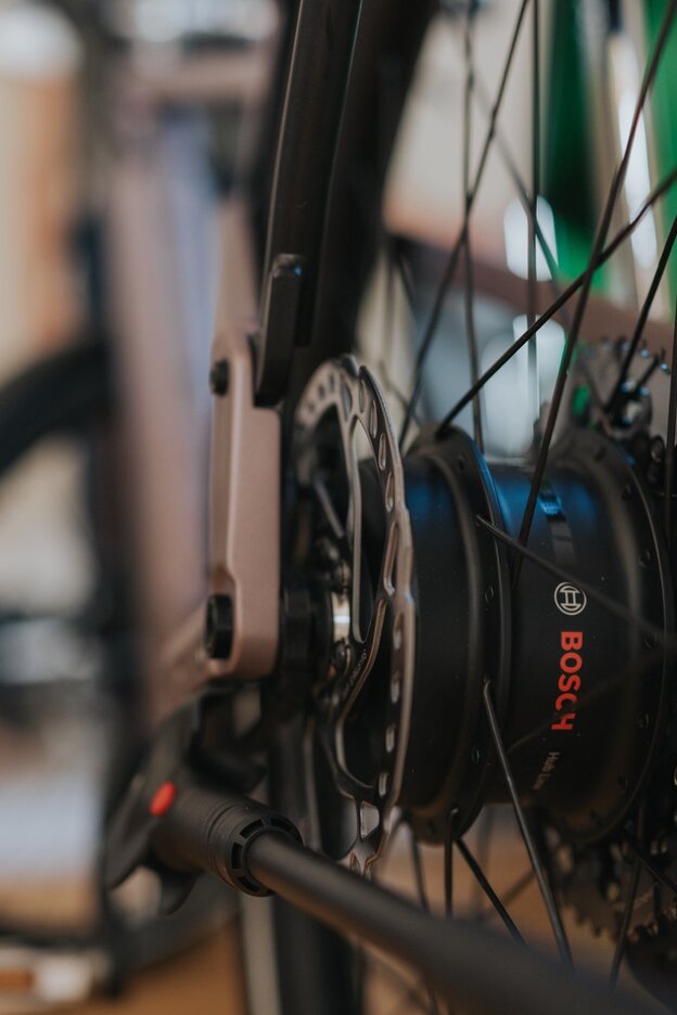 Close-up of the Bosch Hub Line drive unit, seamlessly integrated into the rear wheel of an eBike as a compact hub motor.