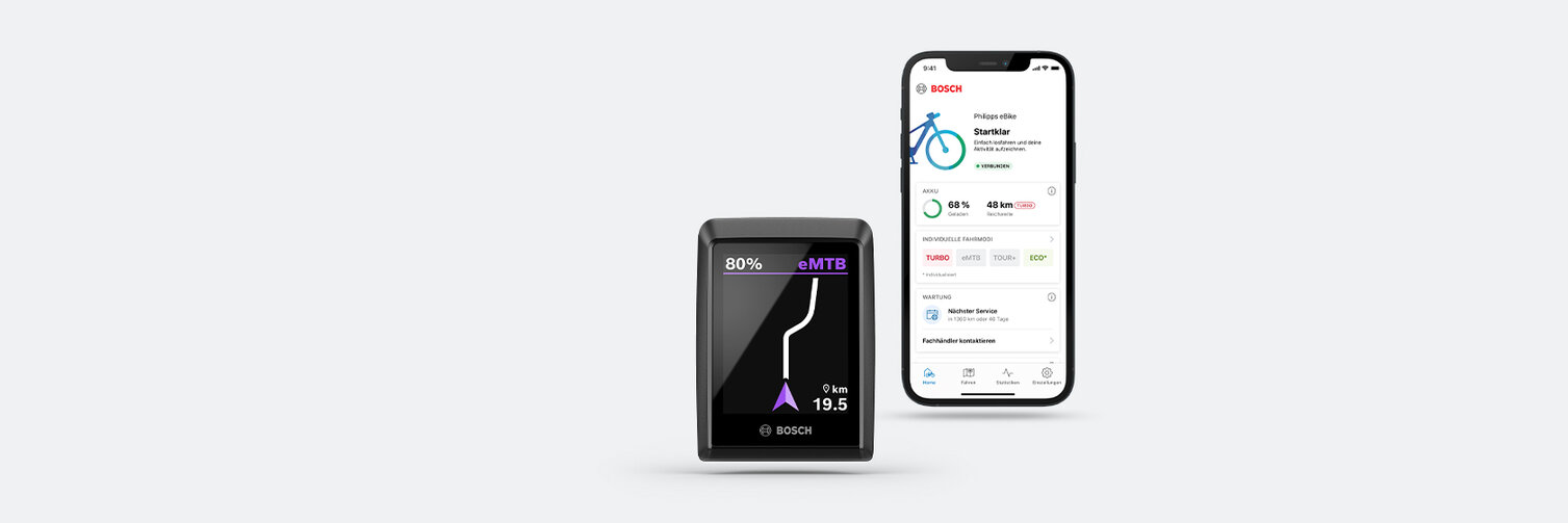 Freigestellltes Display des Kiox 300 mit offener Navigation, neben einem Smartphone, auf dem die eBike Flow App geöffnet ist. Darüber eine lila-blauen Sprechblase mit 'Das smarte System'.