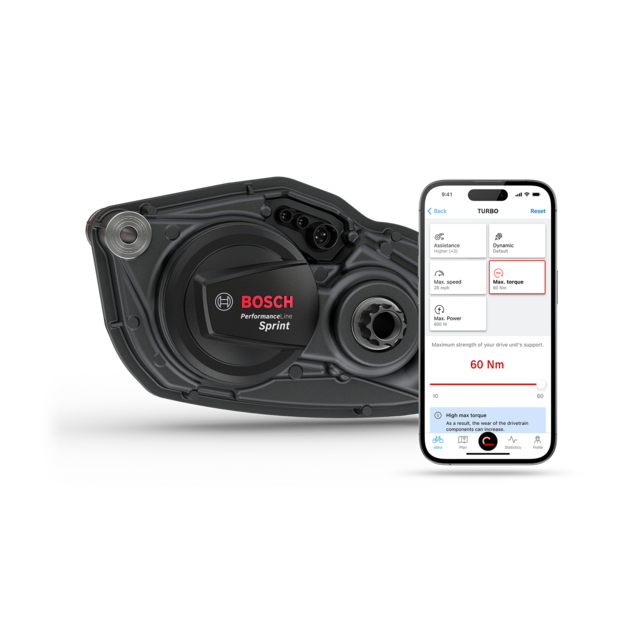 Performance Line Sprint shown as a crop. Next to it, the eBike Flow app screen displays the adjustment of the performance values.