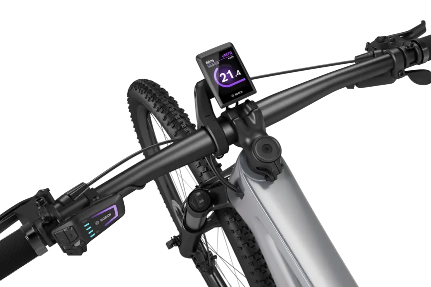 Zoom sul manubrio di una eBike a taglio libero, dove è visibile una Kiox 300.