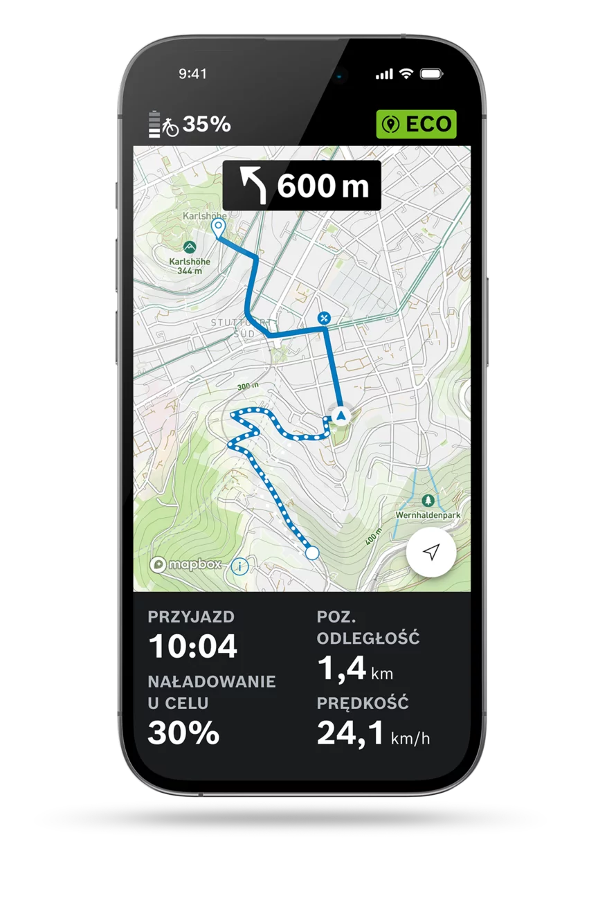 Izolowany wygląd aplikacji eBike Flow na jasnoszarym tle, z otwartą wyświetlaną trasą, na której aktualnie jest wyświetlana trasa nawigacyjna wraz z czasem przyjazdu, pozostałym dystansem, prędkością i poziomem naładowania baterii.