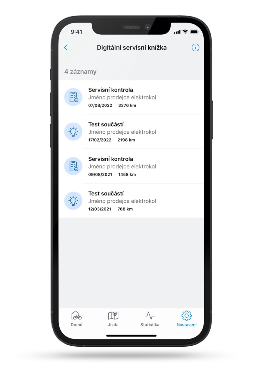 Oříznutý telefon s otevřenou aplikací eBike Flow zobrazující digitální servisní knížky.