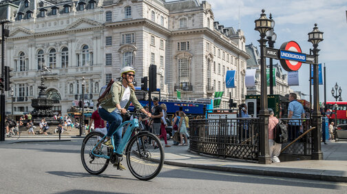 Un cycliste en ville
