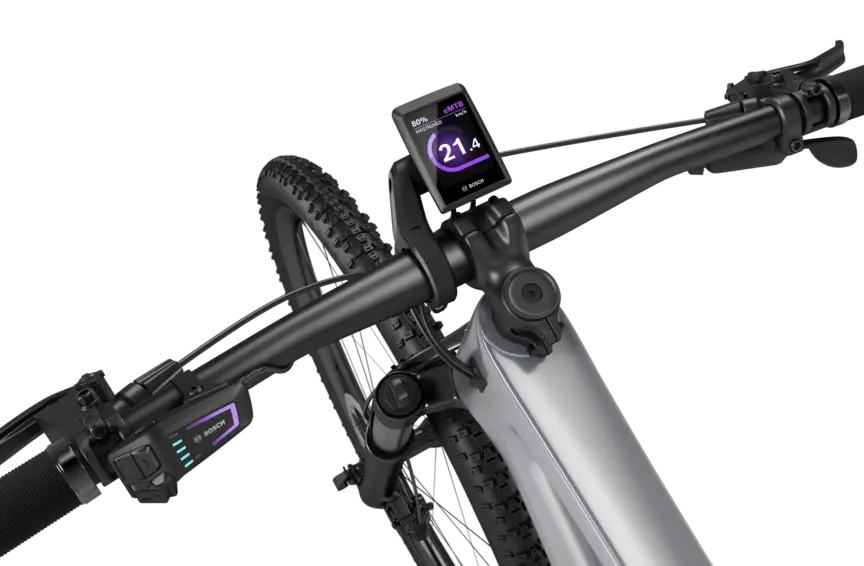 Zoom ind på styret på en free-cut eBike, hvor en Kiox 300 er synlig.