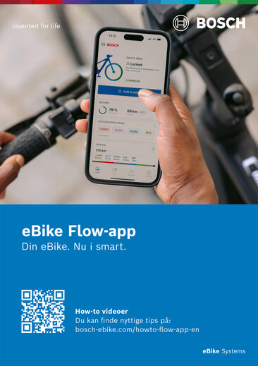 eBike Flow App Quickstartguide: Plakat, der viser en smartphone med eBike Flow-appen åben foran et cykelstyr i nærbillede. Øverst til venstre på billedet står der "Teknologi til livet", og øverst til højre står Bosch-logoet. Nedenunder på en blå baggrund står der "eBike Flow App Dit eBike. Nu i smart." med en QR-kode, og ved siden af teksten står der "How-to-videoer Nyttige tips kan findes på: bosch-ebike.com/howto-flow-app-en".
