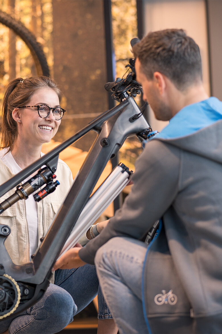 Bosch eBike Flow App-Highlights mit Verbund-smart system-Konnektivität und mobilen Schnittstellen.