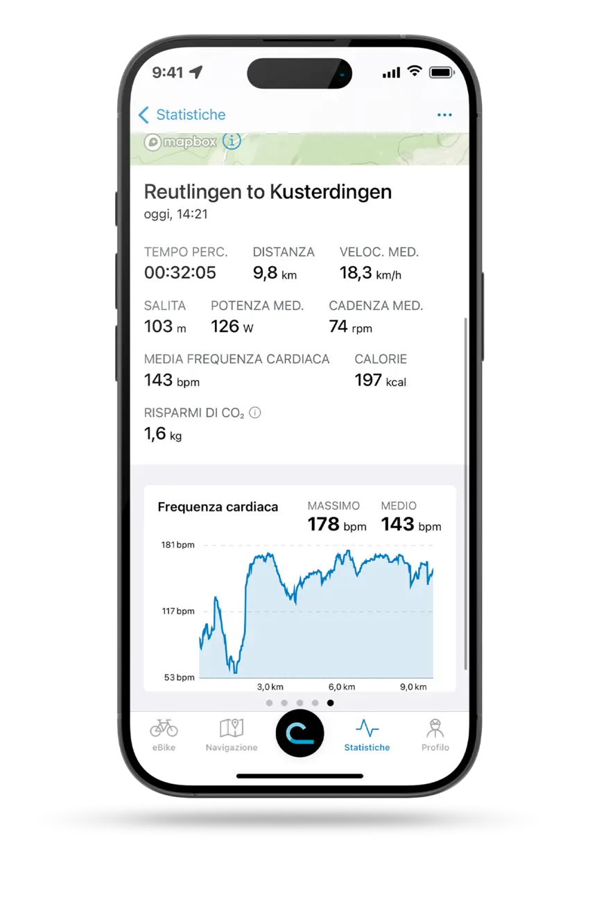 Smartphone ritagliato con app eBike Flow aperta che mostra le statistiche di guida di un viaggio da Reutlingen a Kusterdingen.