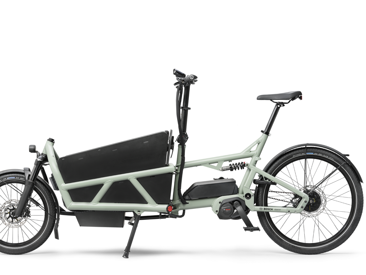 Freigestelltes hellgrünes eCargo Bike.