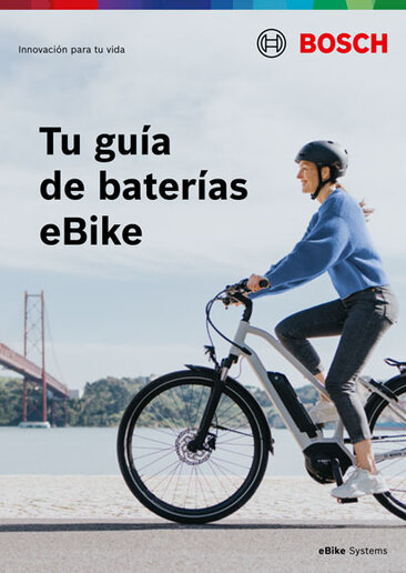 Portada de un folleto de producto con el texto "Your batería de eBike Guide". La imagen de fondo muestra a una conductora de eBike. En la parte inferior derecha aparece "eBike Systems".