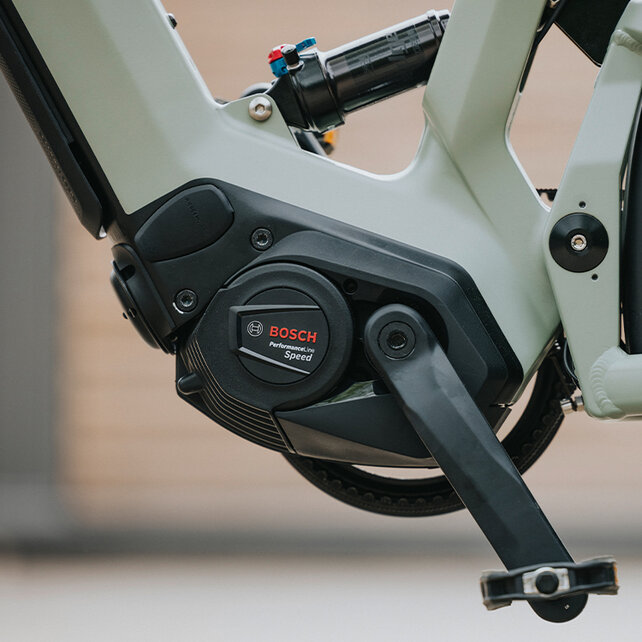 Primo piano Performance Line Speed su un eBike verde chiaro.