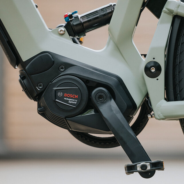 Nahaufnahme Performance Line Speed an einem hellgrünen eBike.