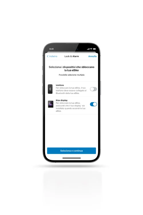 Un telefono mostra un pannello di controllo con le funzioni "Lock & Alarm" di Bosch eBike. C'è la possibilità di selezionare il telefono e/o il Kiox display per sbloccare il eBike.