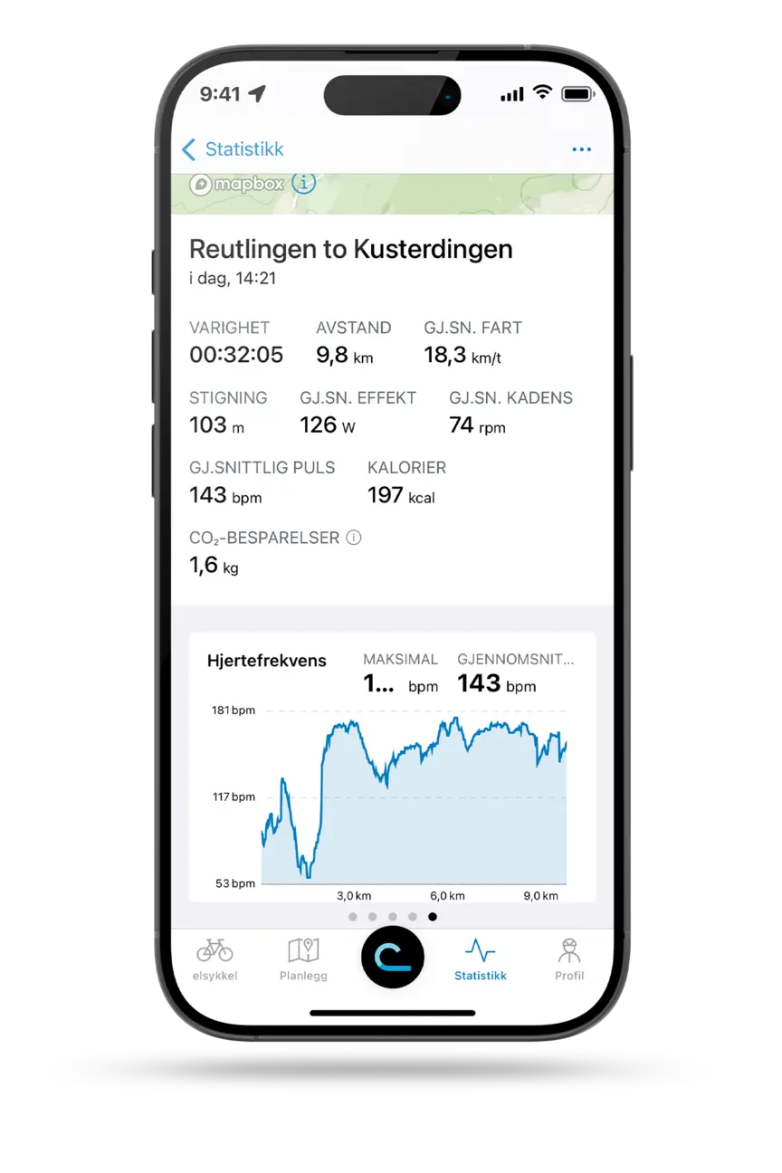 Frilagt smarttelefon med åpen eBike Flow-app som viser kjørestatistikken fra en tur fra Reutlingen til Kusterdingen.